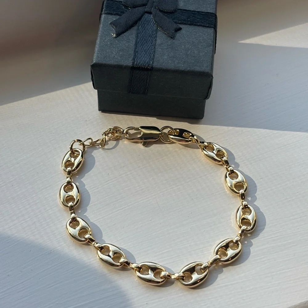 Gold Link Bracelet - Elegant Women’s Bracelet - Picture 8 of 9